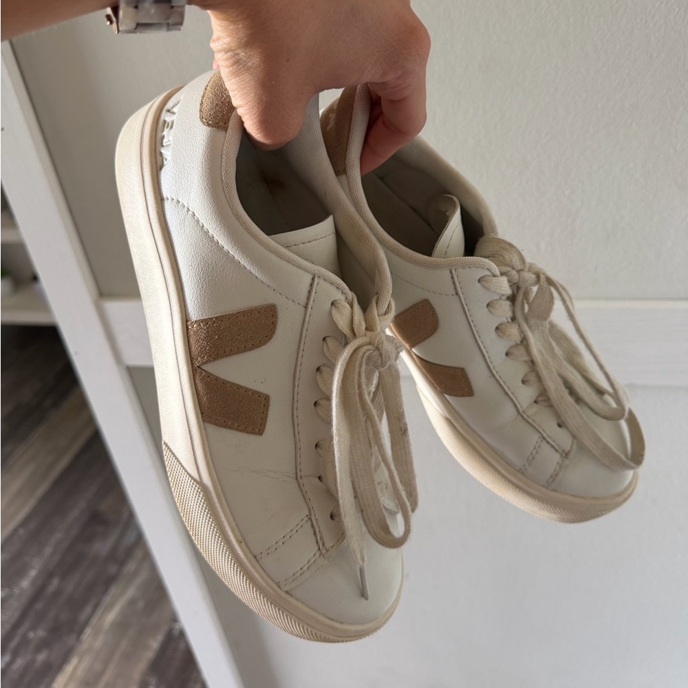 VEJA CAMPO Cream & Tan Casual Lace-Up Sneakers